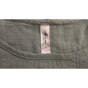 Hawaiian brand MAHINA top .